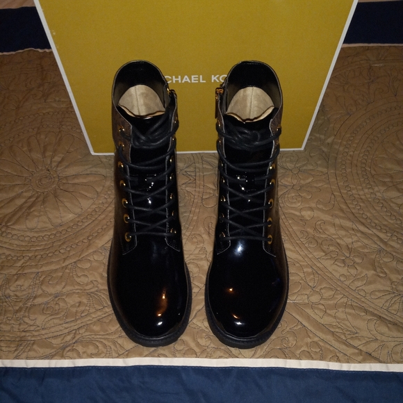 Michael Kors Alistair Bootie - Picture 2 of 11